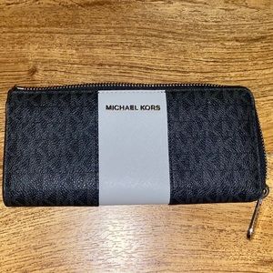 Michael Kors jet set monogram wallet